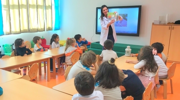 Okul Öncesi Yıldızlar, Güneş ve İnciler Sınıfı Bilingual Dersinde