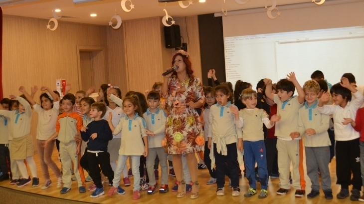 Okul Öncesi ve İlkokul Öğrencilerine Müzikli Çevre Bilinci Sunumu Yapıldı
