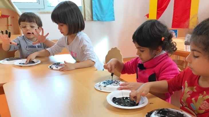 Okul Öncesi Çicekler Sınıfı Bilingual Dersinde