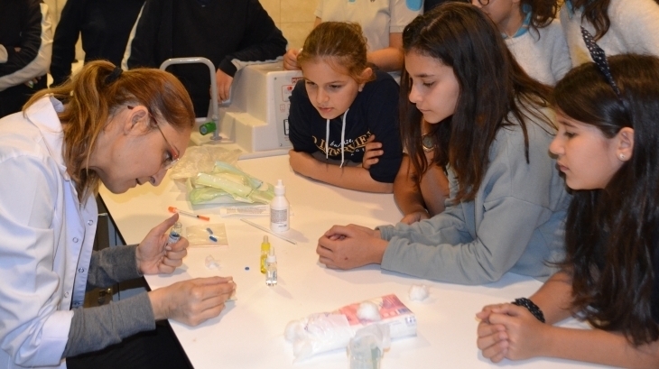 Ortaokul 6. Sınıf Öğrencileri Laboratuvarda Kan Grubu Tayini Yaptılar