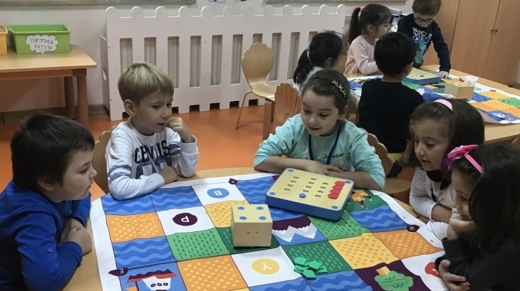 Avcılar Okul Öncesi Yıldızlar Grubu Cubetto/ Kodlama Dersinde