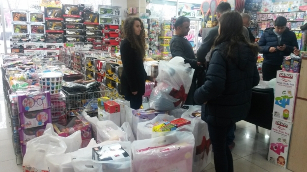 Avcılar Okyanus Öğrencileri Kanserli Çocuklar İçin Oyuncak Alışverişinde