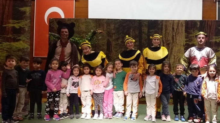 Avcılar Okyanus Koleji Okul Öncesi  Öğrencileri 06.12.2018 Perşembe Günü Okulumuzun Konferans Salonunda “ Iz Cız Bız “Adlı Oyunu İzledi.