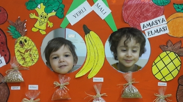 Avcılar Okyanus Koleji Rüzgâr Grubu Tutum Yatırım ve Türk Malları Haftası Etkinliğinde
