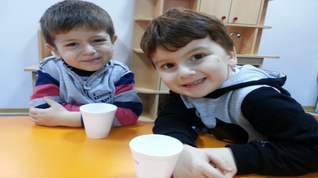 Avcılar Okyanus Okul Öncesi Yağmur Grubu Deney Yapıyor