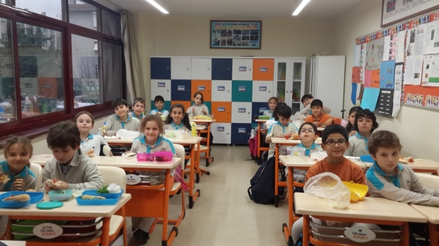 Bahçelievler Okyanus 3. Sınıf Öğrencileri Sağlıklı Besleniyor