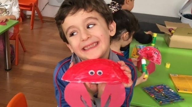 Bahçelievler Okul Öncesi Rüzgar Grubu Öğrencileri İngilizce dersinde Story Week (Hikaye haftası) yapıyor
