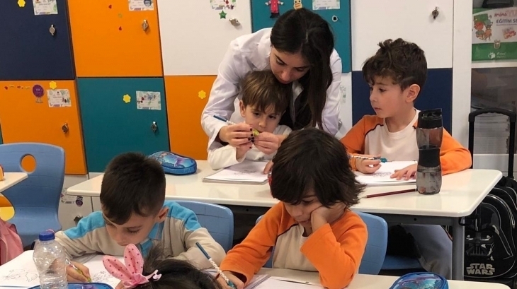 Bahçelievler Okyanus Koleji Anaokulu Öğrencileri İlkokul Hazırlık Dersinde