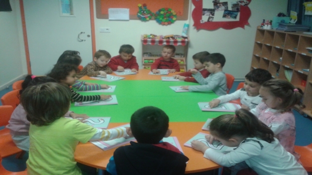 Bahçelievler Okyanus Koleji Çiçekler Grubu 2 Rakamını Öğreniyor.