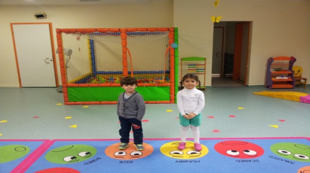 Bahçelievler Okyanus Koleji Kuşlar Grubu 16.Aralık 2014 Tarihinde Renk ve Şekiller Oyununu Oynadılar.