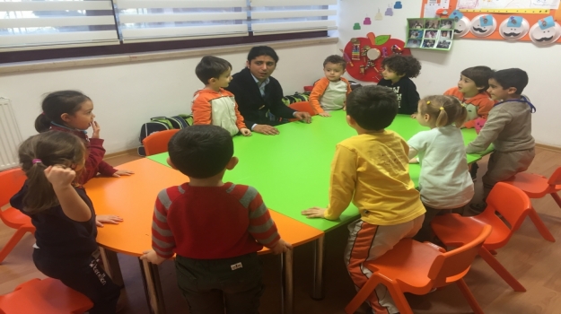 Bahçelievler Okyanus Koleji Okul Öncesi Balıklar Grubu Satranç Dersinde