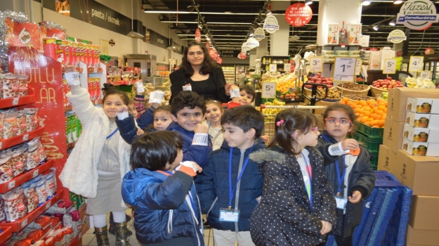Bahçelievler Okyanus Koleji Okul Öncesi Gökkuşağı,Gezegenler ve Yıldızlar Grubu Öğrencileri Market Gezisinde