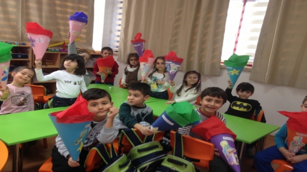 Bahçelievler Okyanus Okul Öncesi Dil Kulübü Grubu Almanca “Meine Schultüte'' Etkinliğinde
