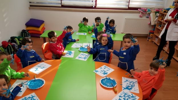 Bahçelievler Okyanus Okul Öncesi İnciler Grubu Sanat Etkinliği Dersinde