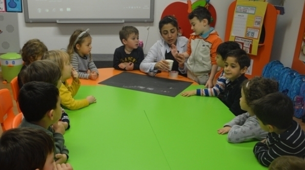 Bahçelievler Okyanus Okul Öncesi İstiridye Grubu Öğrencileri Fen ve Matematik Dersinde