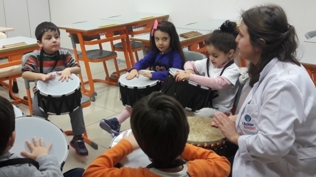 Bahçelievler Okyanus Okul Öncesi Öğrencileri İlgi ve Yetenek Merkezi Müzik Dersinde