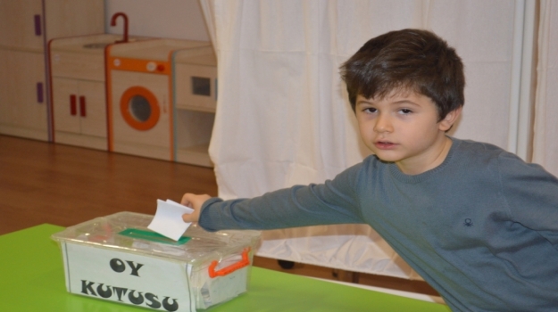 Bahçelievler Okyanus Okul Öncesi Öğrencileri İnsan Hakları ve Demokrasi Haftasının Önemini Öğreniyor