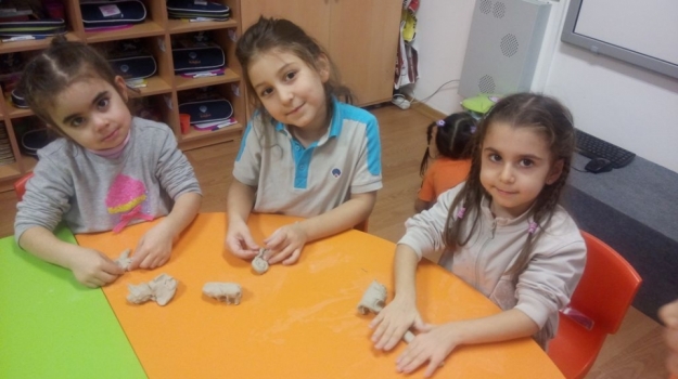 Bahçelievler Okyanus Okul Öncesi Yıldızlar  Grubu   Sanat  Etkinliği  Dersinde