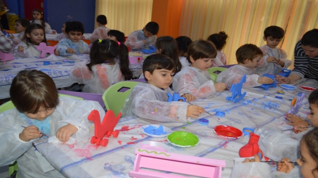 Bahçelievler Okyanus Okul Öncesi Yıldızlar,Gezegenler ve Gökkuşağı Grubu Öğrencileri Oyuncak Atölyesinde