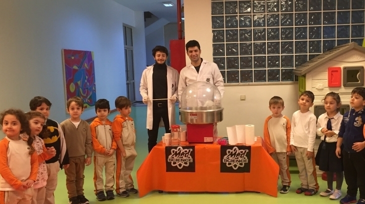 Bahçeşehir B Grubu öğrencilerimiz Mad-Science etkinliğinde
