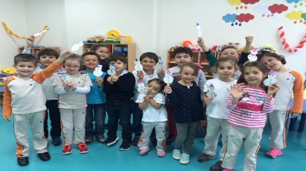 Bahçeşehir Okyanus Koleji Anaokulu Öğrencileri Kardan Adam Etkinliği Çalışması