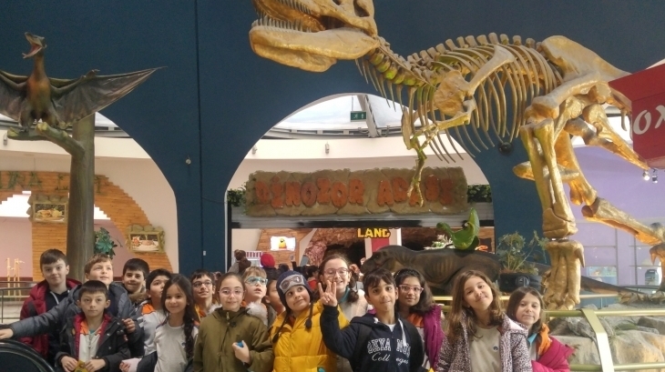 Üstün Zekâlılar ve Yetenekliler İlkokulu 3-D Sınıfı Jurassic Land Gezisinde