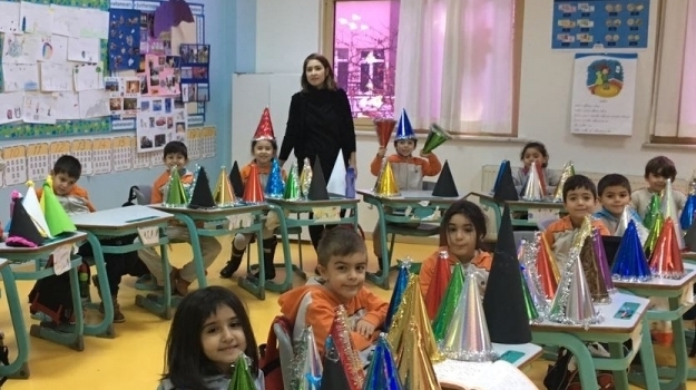 Bahçeşehir Okyanus Koleji Üstün Zekalılar İlkokul 1-E ve 1-F Sınıflarının '6 Şapka' Etkinliği