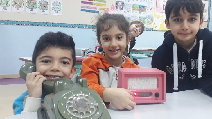 1-D Sınıfı Öğrencileri, İnsanların Dünden Bugüne Kullandığı İletişim Araçlarını Araştırdı