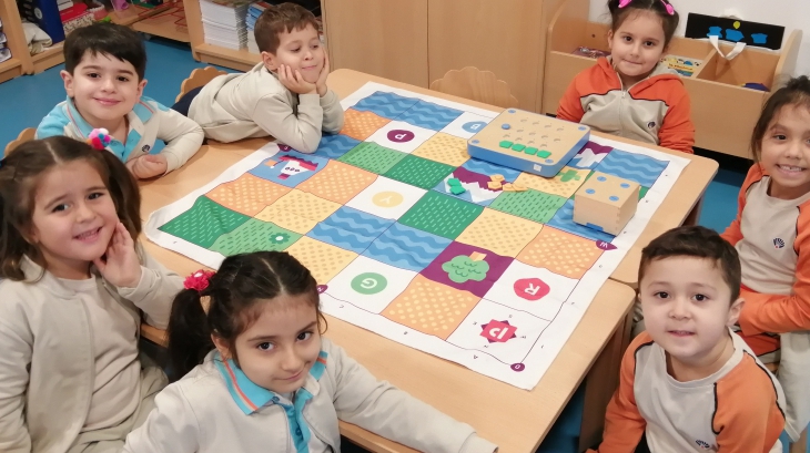 Bayrampaşa Okyanus Koleji Okul Öncesi Güneş Grubu Öğrencileri Kodlama Dersinde