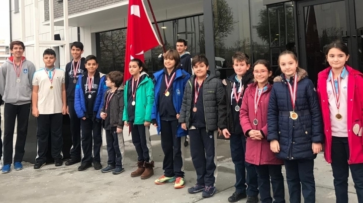 Bayrampaşa Okyanus Ortaokulu'nda Madalya Teslimi
