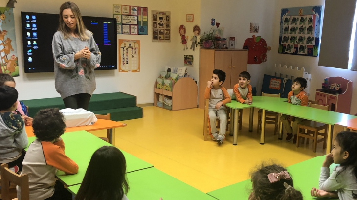Beykent Okyanus Koleji Gökkuşağı Grubu Öğrencileri Aile Katılımında '‘ Kış Ağacı '' Etkinliği Yapıyor