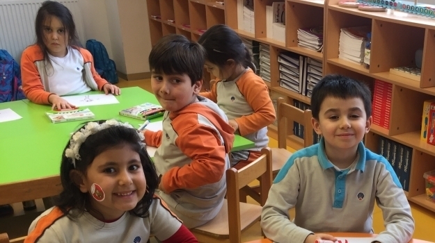 Beykent Okyanus Koleji Güneş Grubu Resim Yapıyor
