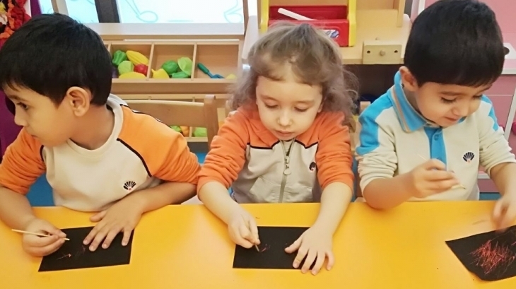 Beykent okyanus Koleji Okul Öncesi Çiçekler Grubu Sanat Etkinliği Zamanı