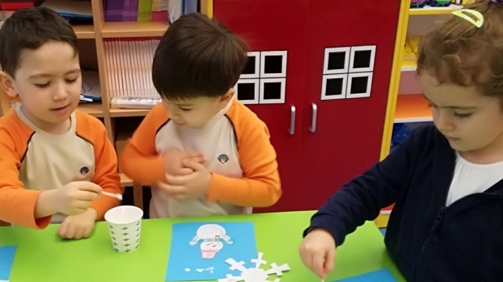 Beykent Okyanus Koleji Okul Öncesi Çiçekler Grubu Sanat Etkinliği Zamanı
