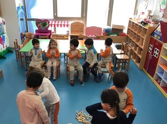 Beykent Okyanus Koleji Okul Öncesi Çiçekler Grubu Oyun Dersinde