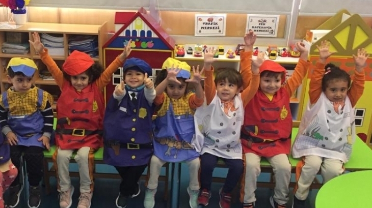 Beykent Okyanus Koleji Okul Öncesi Çiçekler Sınıfı İngilizce Bilingual Dersinde.
