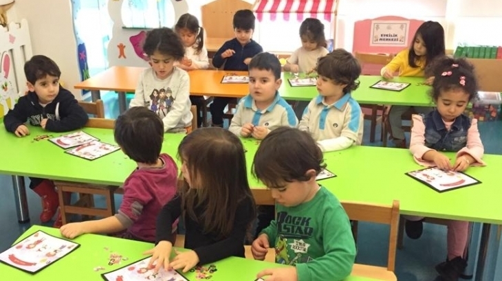 Beykent Okyanus Koleji Okul Öncesi Çiçekler Sınıfı Sanat Etkinliğinde