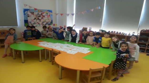 BEYKENT OKYANUS KOLEJİ OKUL ÖNCESİ GÖKKUŞAĞI GRUBU TUZ SERAMİĞİ YAPIYOR