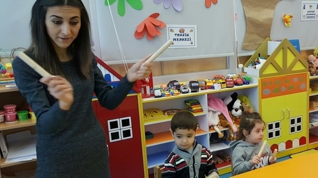 Beykent Okyanus Koleji Okul Öncesi Öğrencileri Müzik Dersinde