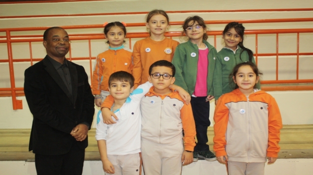 Beylikdüzü Okyanus’ta English Star'lar ve Ayın Yazarı Belli Oldu