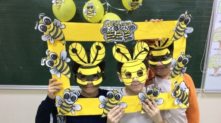 2. Sınıf öğrencilerimiz İngilizce Derslerinde Spelling Bee Adlı Yarışmayı Oynamanın Heyecanını Yaşadılar