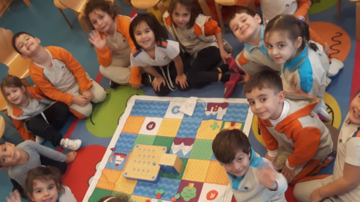 Bornova Okyanus Koleji A grubu Öğrencileri Kodlama Dersinde