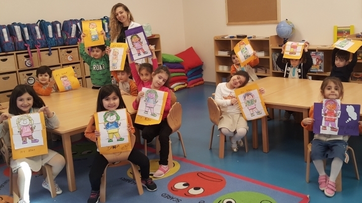 Bornova Okyanus Koleji Gökkuşağı ve Yıldızlar Grubu Öğrencileri Cookie Dersinde