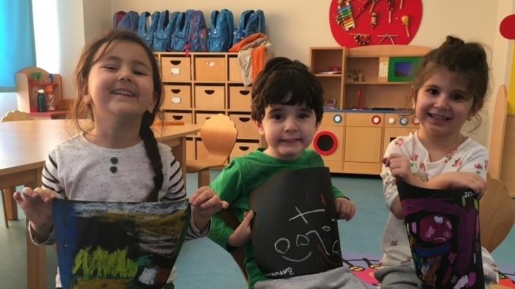 Çekmeköy Okyanus Koleji Okul Öncesi Balıklar Grubu Sanat Dersinde