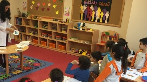 Çekmeköy Okyanus Okul Öncesi Gezegenler Grubu Sanat Etkinliği Dersinde