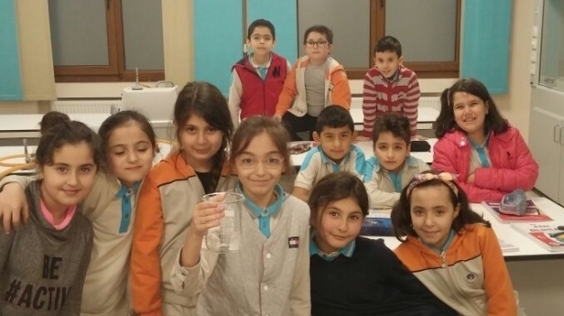 İncek Okyanus İlkokulda Deneysiz Bir Kimya Düşünülemez
