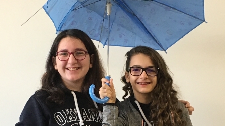 6-C Sınıfı Öğrencileri Hava Durumunu Yazdıkları İngilizce Hikayelerle Anlatıp Sahnelediler!
