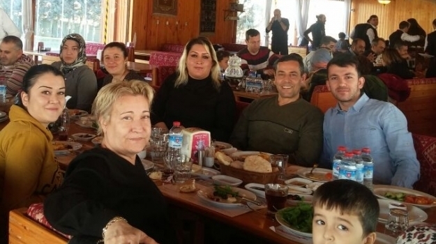 Eryaman Okyanus İlkokul Öğrencileri Öğretmenleri ve Velileri Kahvaltıda