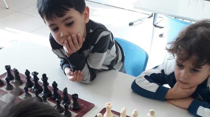 Eryaman Okyanus Koleji Okul Öncesi Kademesi  Öğrencileri Satranç Dersindeler