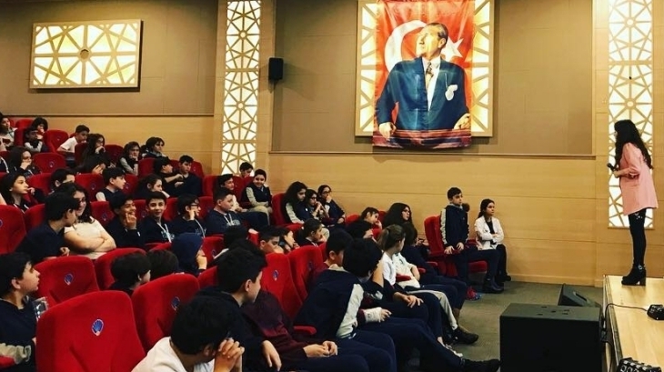 Eryaman Okyanus Koleji ortaokul öğrencilerimize yönelik Teknoloji Bağımlılığı Sunumu gerçekleştirildi.
